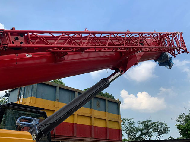 100T Telescopic Crawler Crane