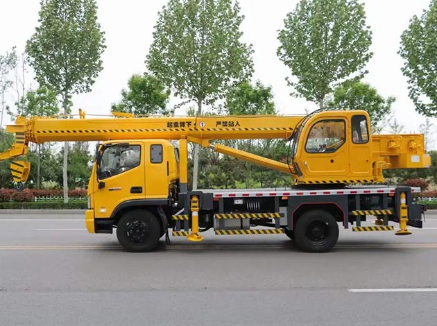 15 Ton Boom Truck