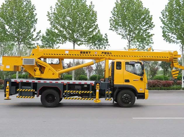 15 Ton Boom Truck