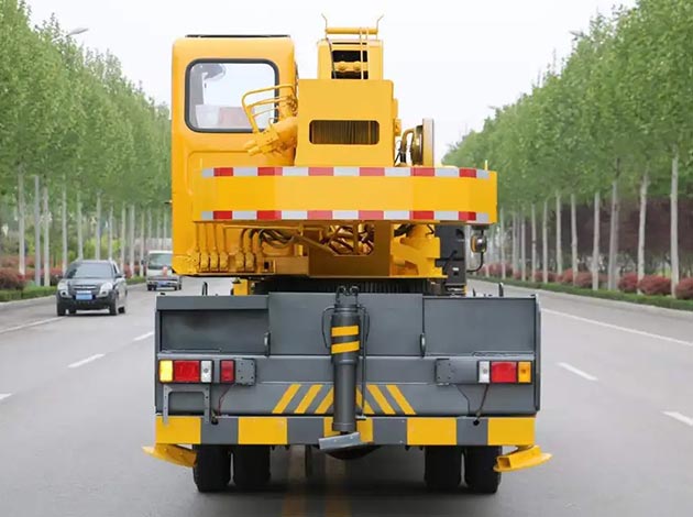 15 Ton Boom Truck