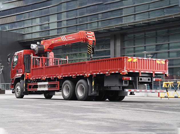 Dongfeng 300 Hp 6X4 8.15M 25T Mobile Crane