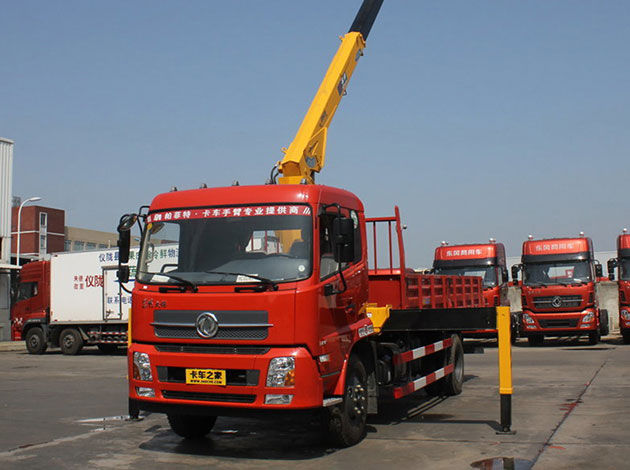 Dongfeng Tianjin 180 Hp 6.3 Ton Vehicle Mounted Crane