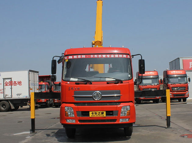 Dongfeng Tianjin 180 Hp 6.3 Ton Vehicle Mounted Crane