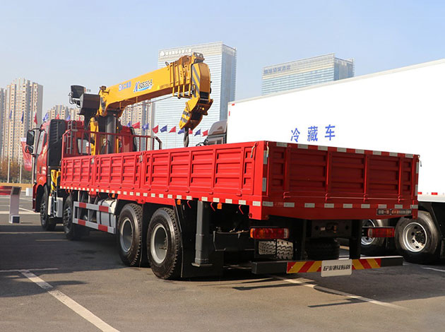 FAW Jiefang New J6P 360 HP 8X4 Truck Mounted Crane