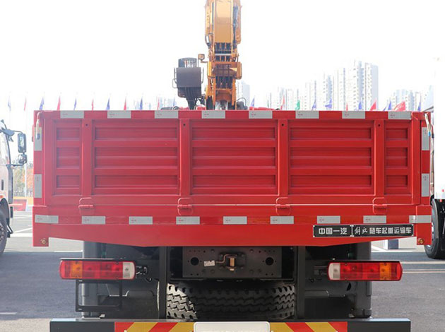FAW Jiefang New J6P 360 HP 8X4 Truck Mounted Crane