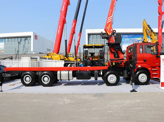 Shacman M3000 336 Hp 8X4 Crane Truck For Sale