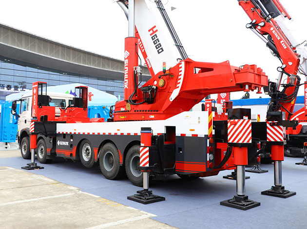 Sinotruk Howo Tx 440 Hp Folding Arm International Cranes