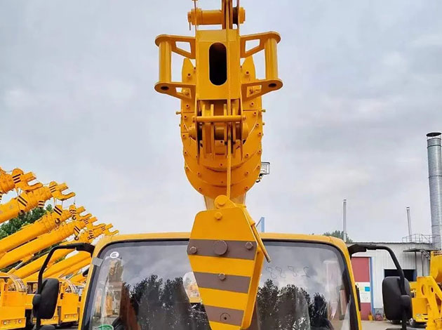 Small Crane For Sale