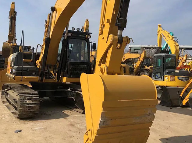 CAT 320 Excavator