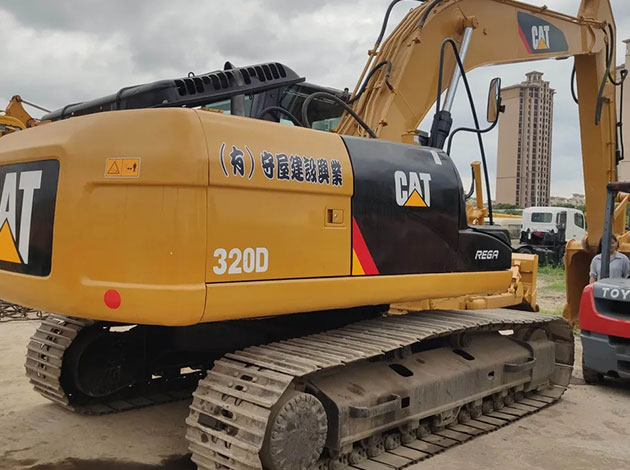 CAT 320 Excavator