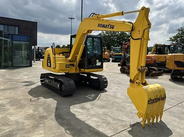 Komatsu PC 90