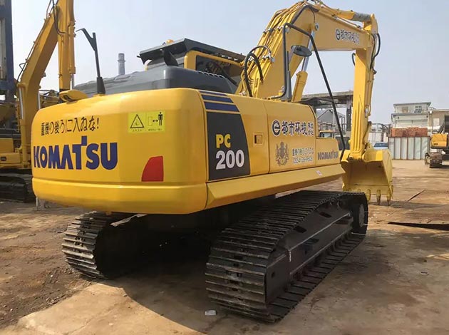 Komatsu PC200