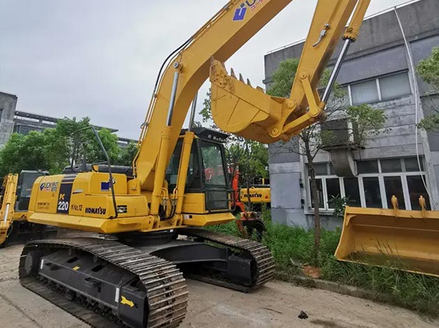 Komatsu PC200