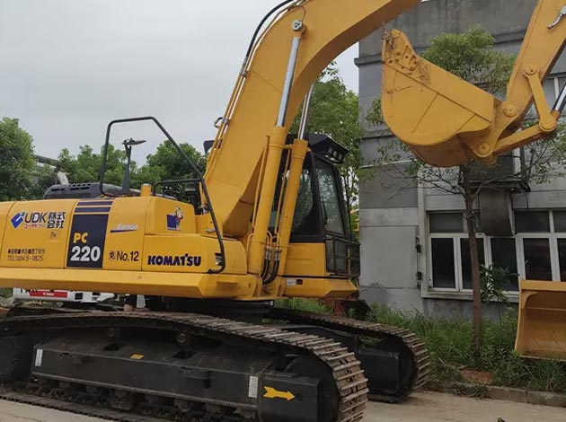 Komatsu PC200