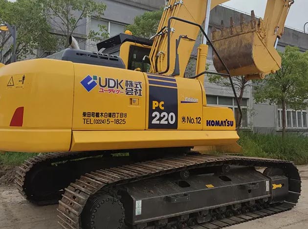 Komatsu PC200