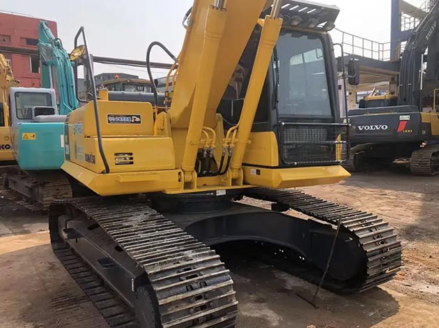 Komatsu PC200