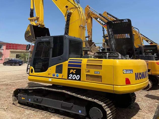 Komatsu PC200-8