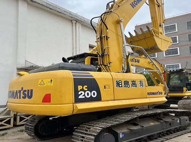 Komatsu PC200-8