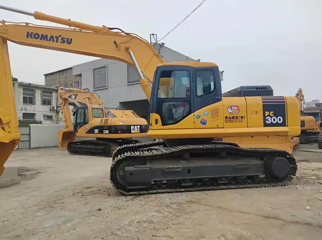 Komatsu PC300-7