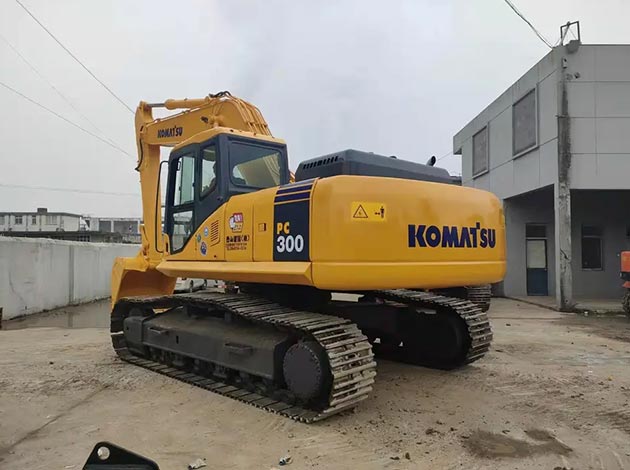 Komatsu PC300-7