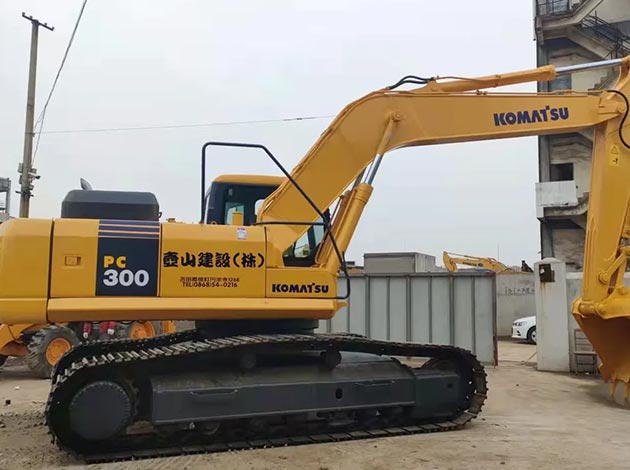 Komatsu PC300-7