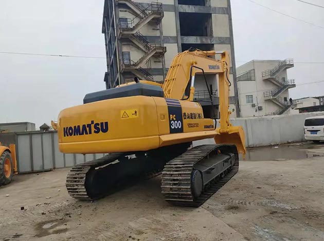 Komatsu PC300-7