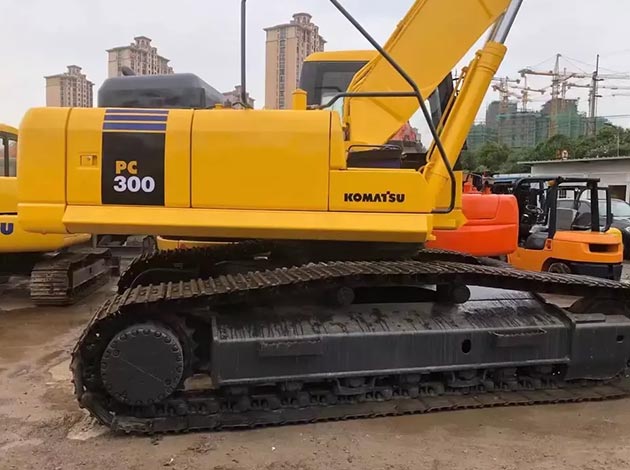 Komatsu PC300-7