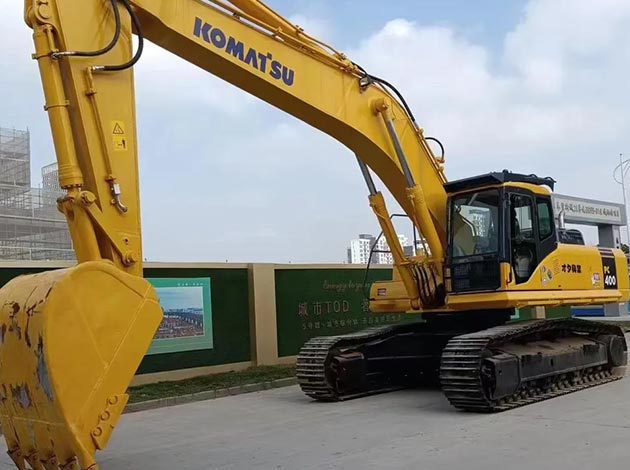 Komatsu PC400-7