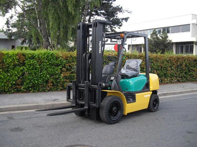 Komatsu 25 Forklift