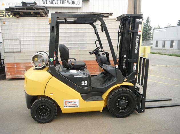 Komatsu 25 Forklift