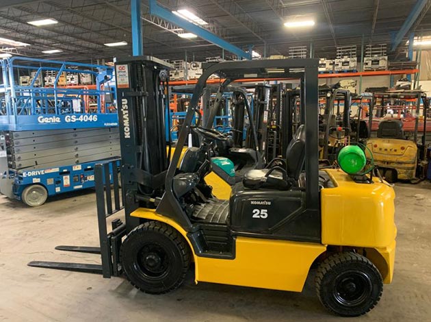 Komatsu 25 Forklift