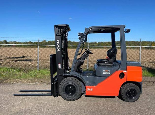 Toyota 25 Forklift