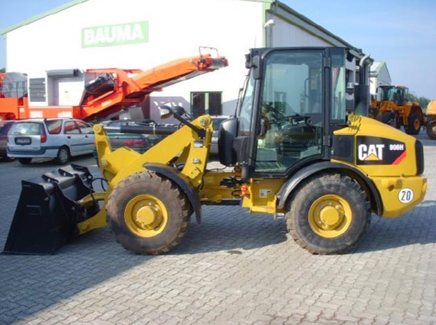 906 Cat Loader