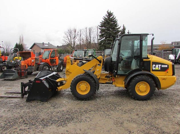 906 Cat Loader