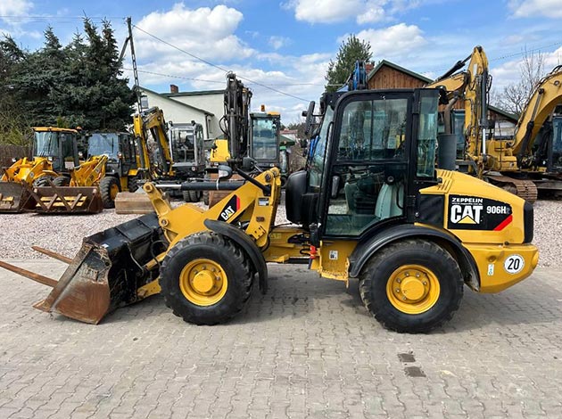 906 Cat Loader