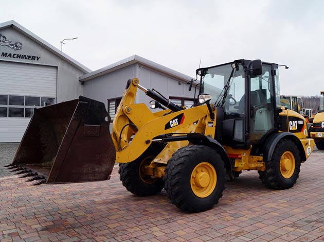 906 Cat Loader