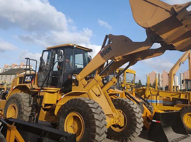 CAT 966 Wheel Loader