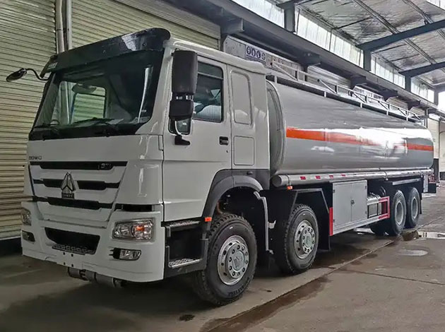 30000 Liters Petrol Oil Transportation Tanker Truck