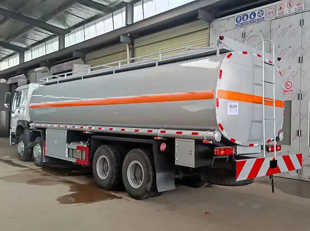 30000 Liters Petrol Oil Transportation Tanker Truck