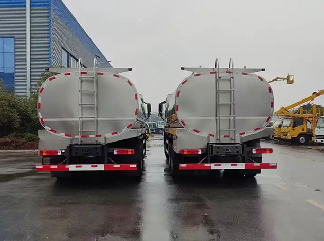 30000 Liters Petrol Oil Transportation Tanker Truck