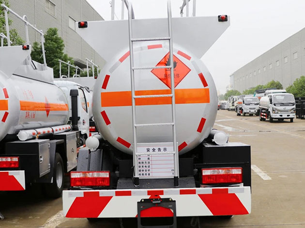  Dongfeng Dollicar D6 10 Ton 4×2 Fuel Tank Truck For Sale