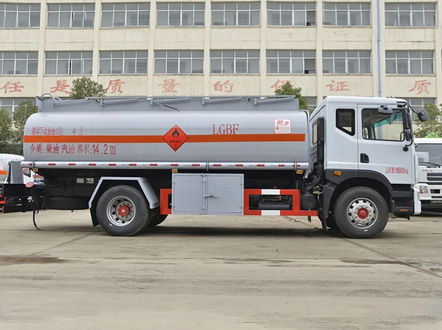 Dongfeng Dollicar D9 4×2 14 Cbm Oil Tanker Truck