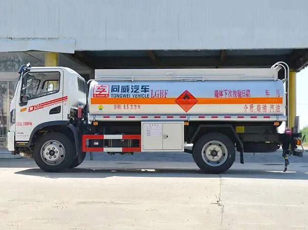 Dongfeng 8cbm Oil Tanker Truck For Sale