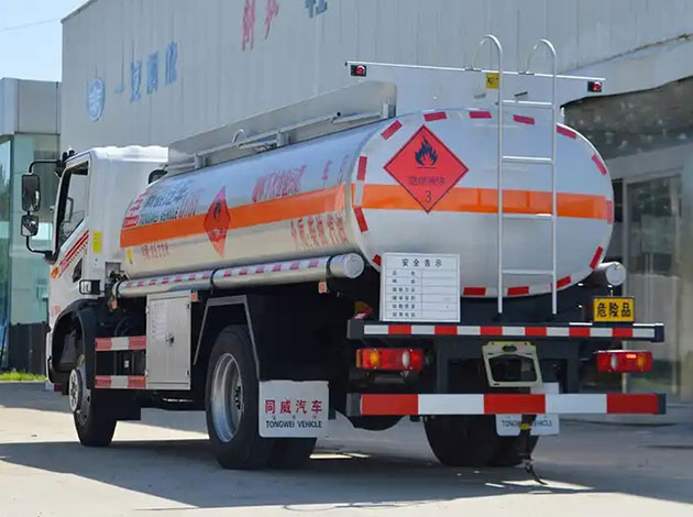 Dongfeng 8cbm Oil Tanker Truck For Sale