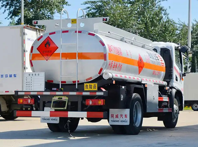 Dongfeng 8cbm Oil Tanker Truck For Sale