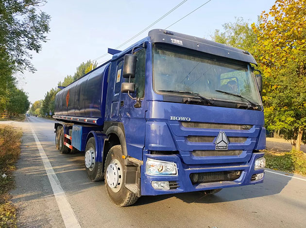 Howo 8×4 35 Cbm Fuel Tanker Truck