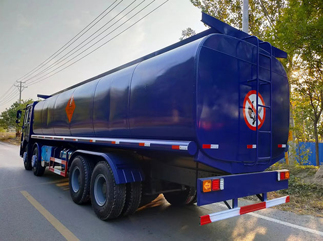 Howo 8×4 35 Cbm Fuel Tanker Truck