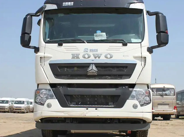 Sinotruk Howo 8X4 371Hp 28Cbm Fuel Tanker Truck