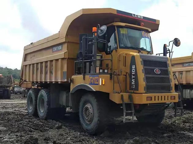 Komatsu Dump Truck