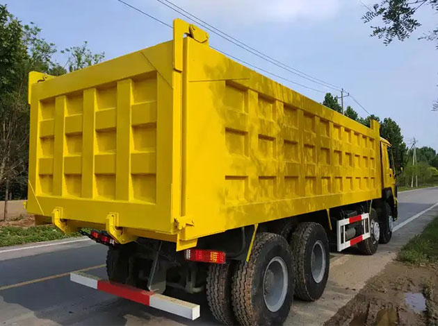 Sinotruk Howo 371 12 Wheels Dump Truck